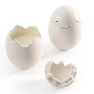 Egg-Shaped-Candle-Jars-0